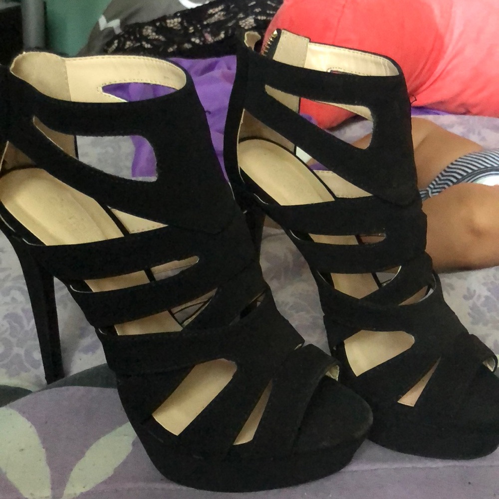 Black heels with gold accent